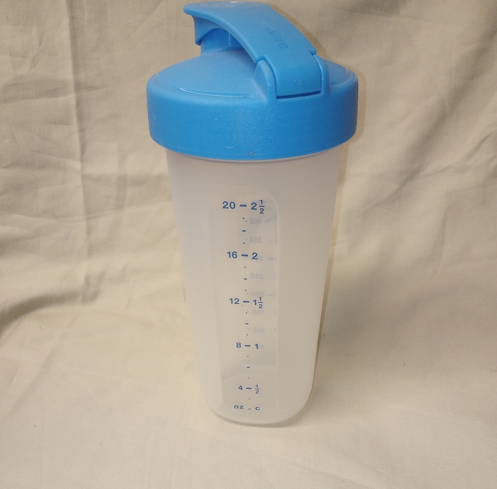 NEW Tupperware Quick Shake - Picture 2 of 3